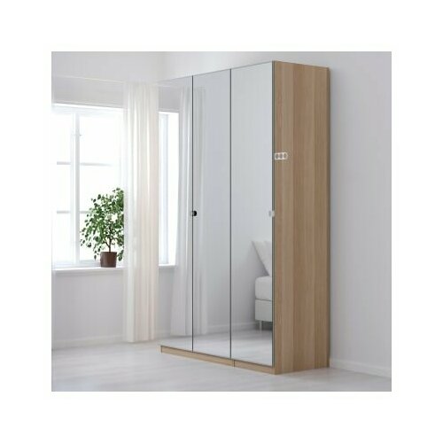 Зеркальная дверь 