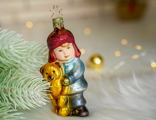 Изображение товара Ёлочная игрушка мальчик С мишкой, стекло, 12 см, Inge Glas 10028S016