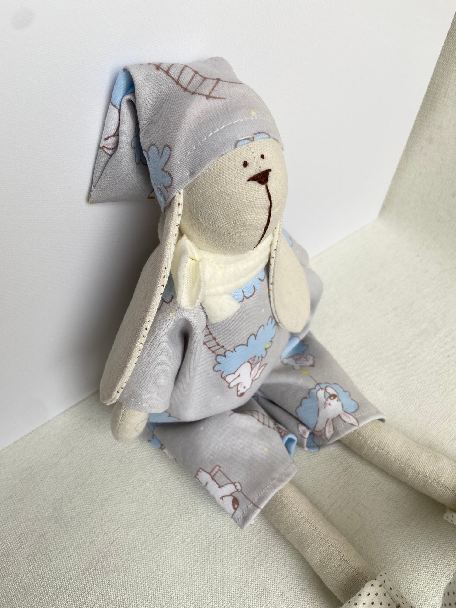 Текстильная мягкая игрушка заяц Тильда в светлосинем комбинезоне белых носках