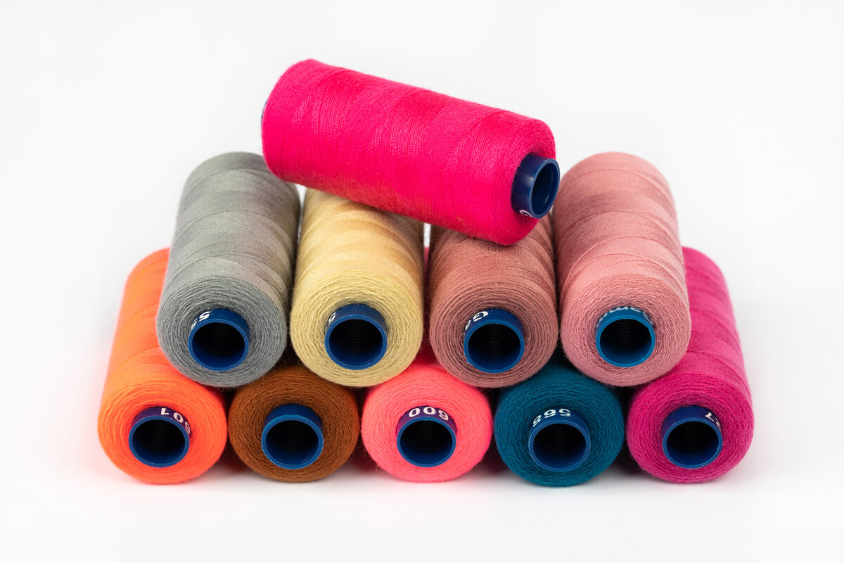 фото Швейные нитки (полиэстер) 40/2 'Gamma' 400 я 365 м цвет №372 т. серый