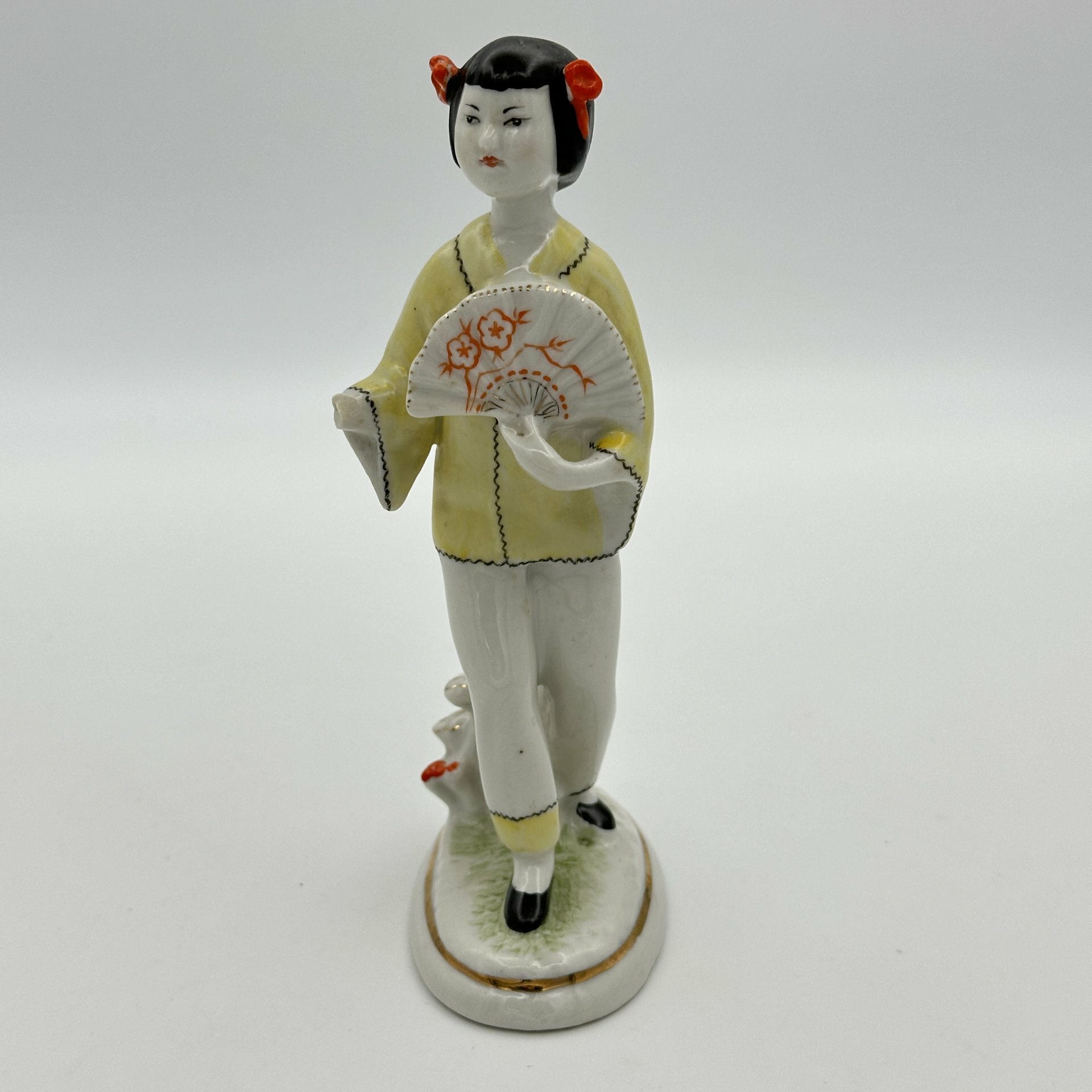 фото Статуэтка "Китаянка с веером" (Китаяночка), автор Г. Столбова, фарфор, роспись