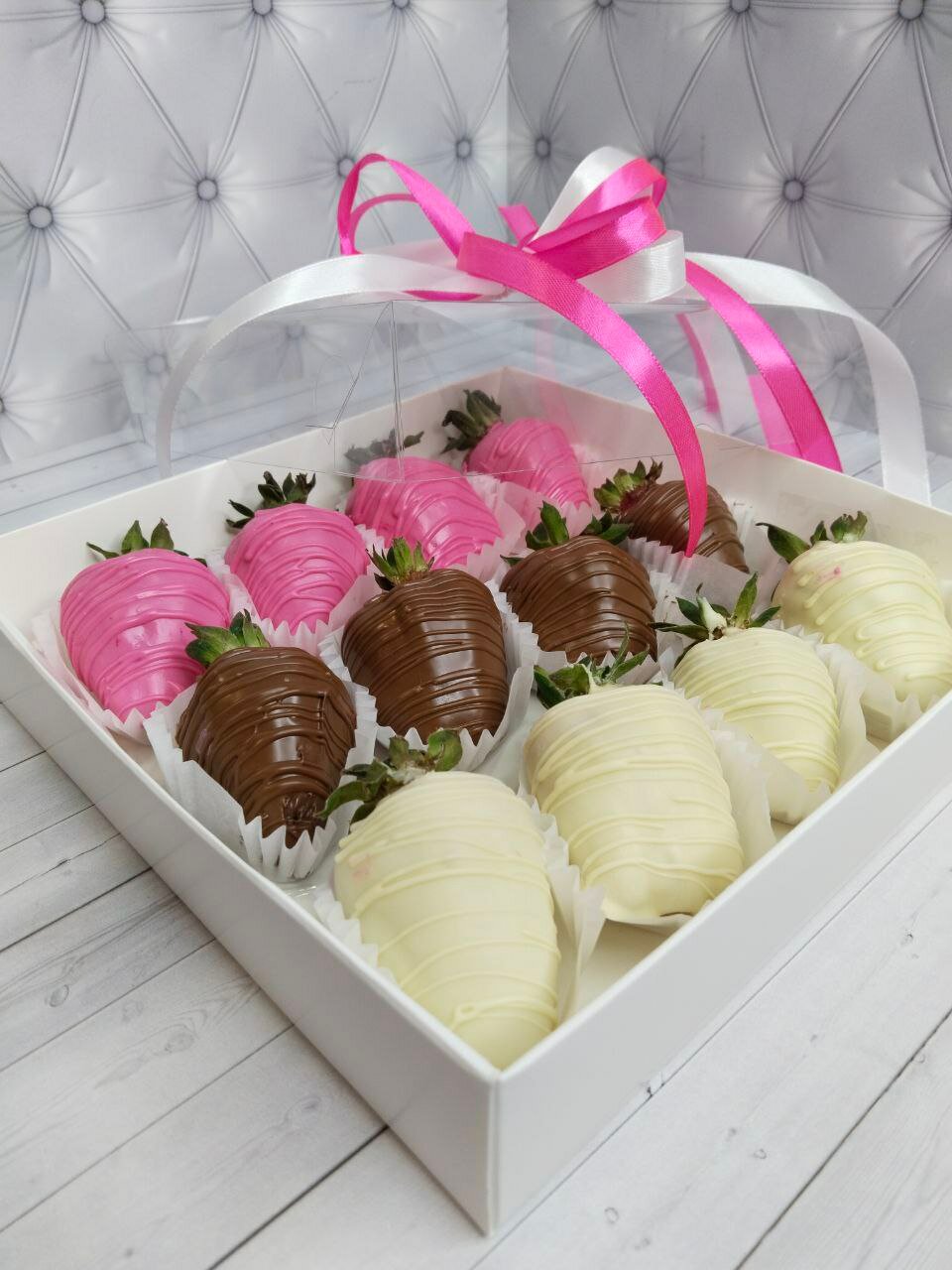 Клубника в шоколаде Премиум "Ажур" подарочный набор из 12-16 ягод