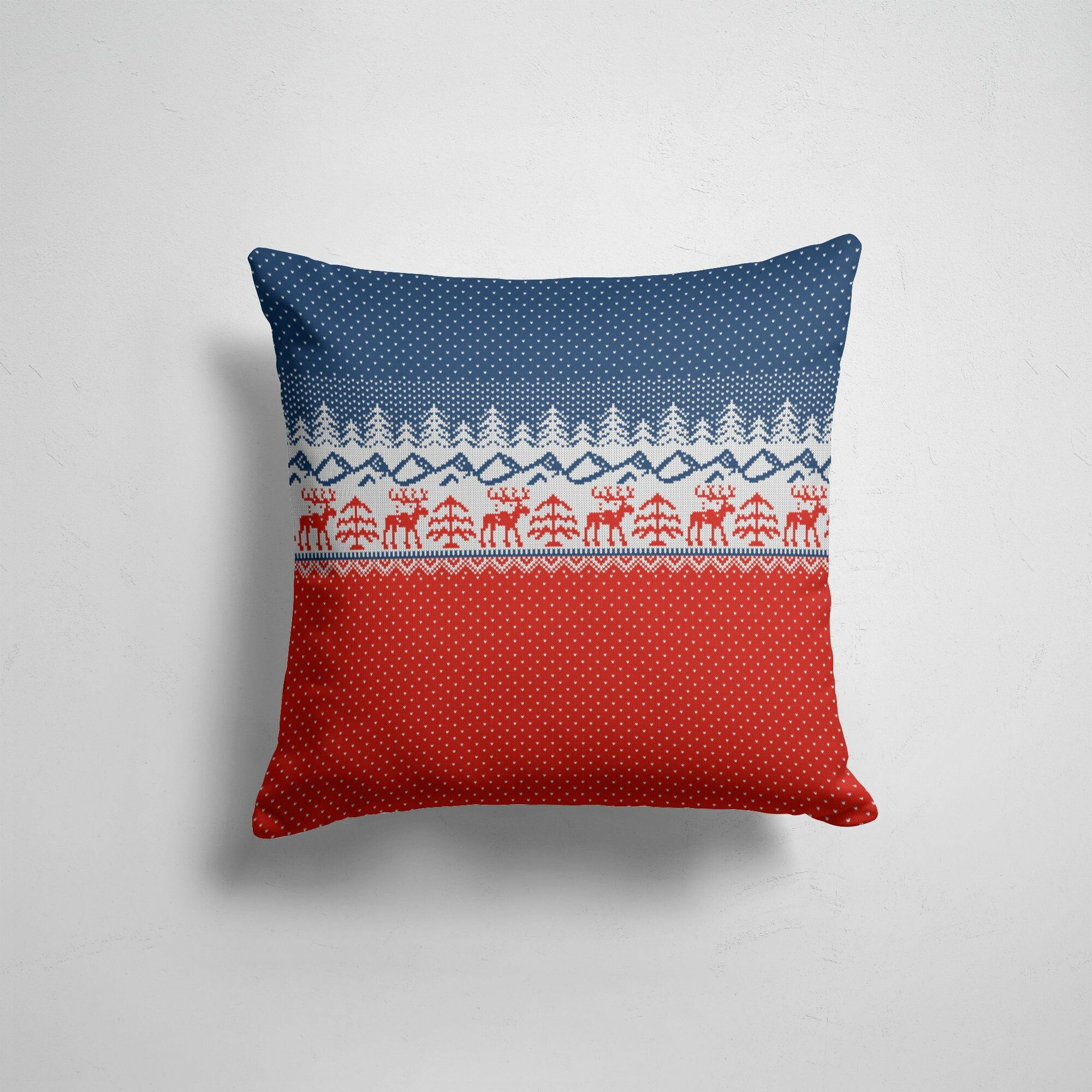 фото Подушка декоративная 45х45см девушка / Узоры / Популярные иллюстрации / вязаный узор С оленями