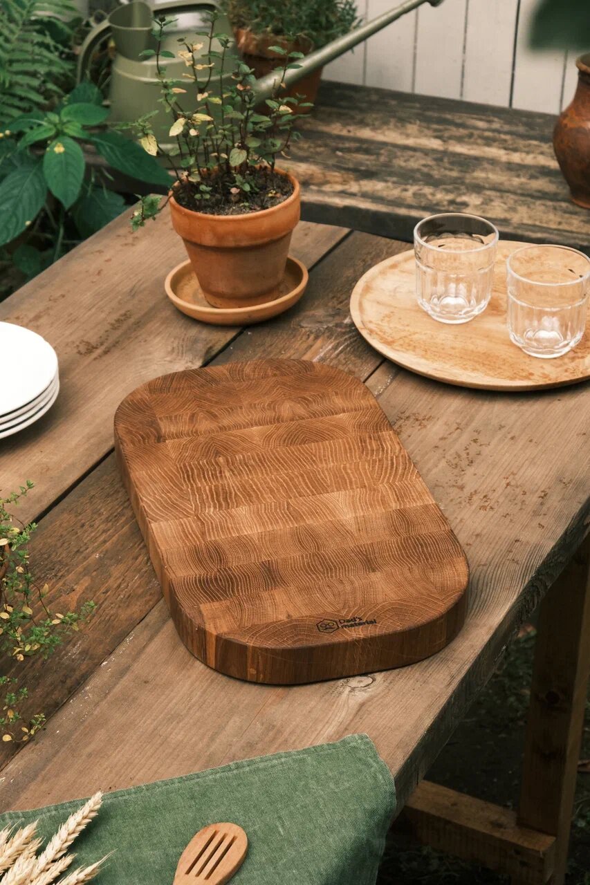 Разделочная доска Dad's material, дуб, ручная работа, нескользящее покрытие, 43х24х3,7 см — фото 1