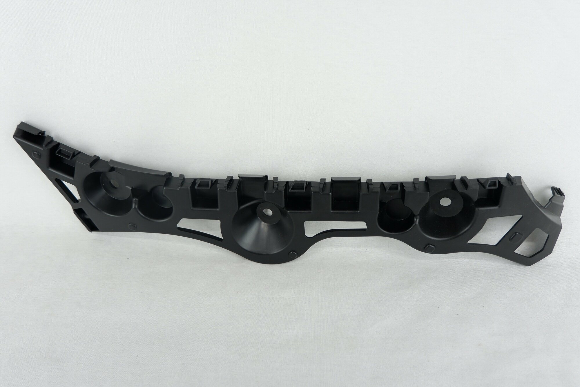 фото Кронштейн бампера заднего левый Renault Logan 2 2014-нв 850457099R