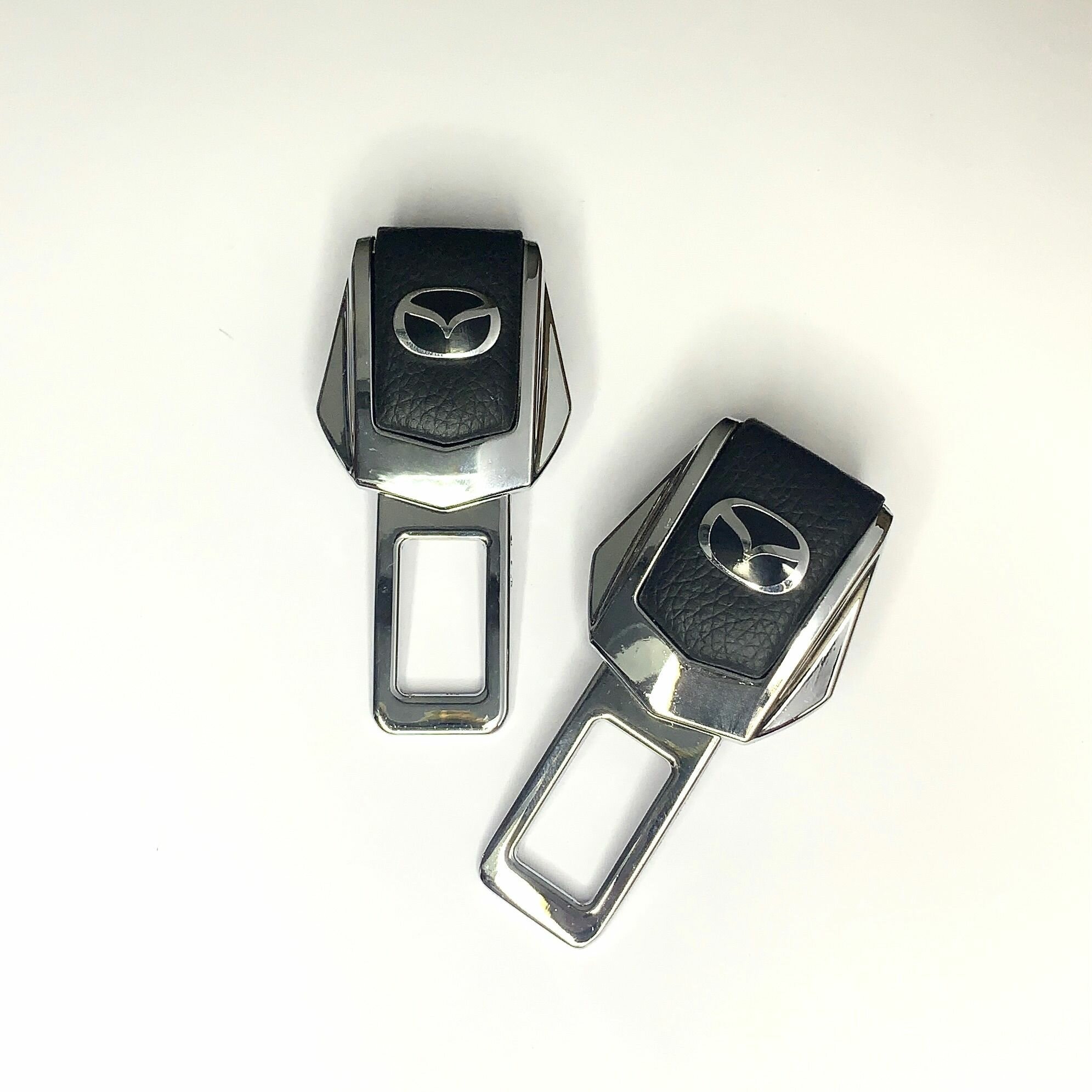 Заглушки ремня безопасности с эмблемой автомобиля Mazda в подарочной упаковке/Заглушки с кожаной вставкой