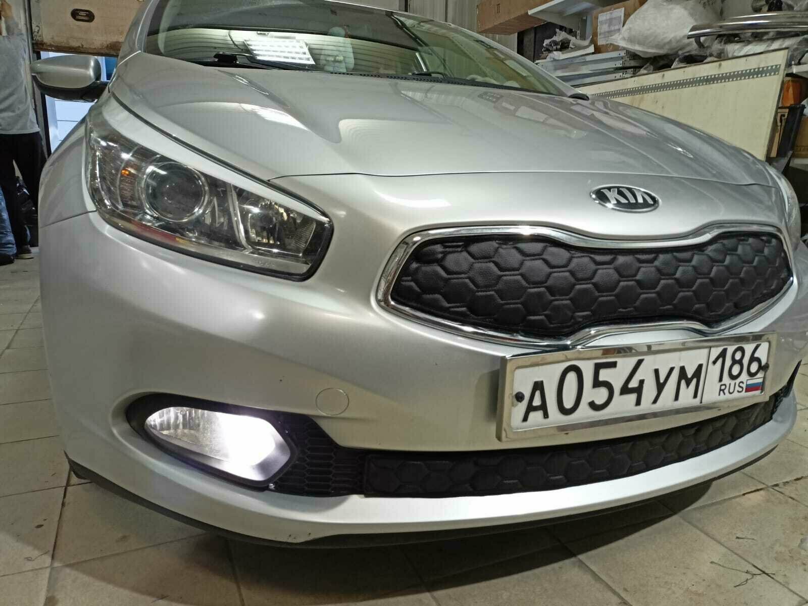 Утеплитель решетки радиатора зимний для Kia Cerato 3 2013-2016 дизайн соты (комплект)