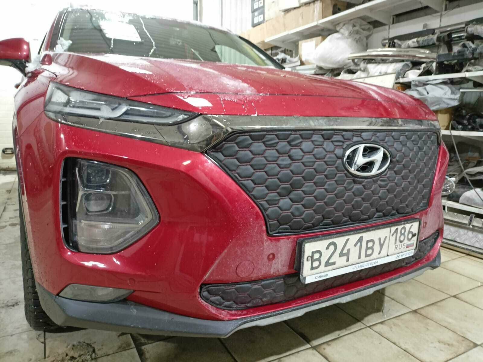 Утеплитель радиатора для Hyundai Santa Fe 2018 -2021 (Комплект Строчка Красная Соты)