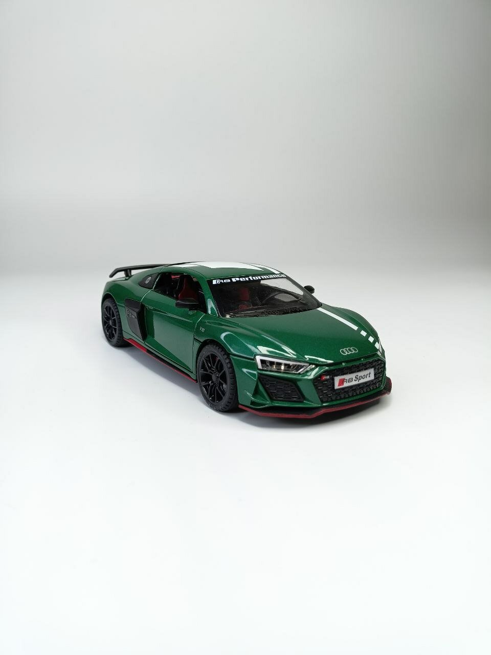 Коллекционная машинка игрушка металлическая Audi R8 для мальчиков масштабная модель 1:24 зеленая
