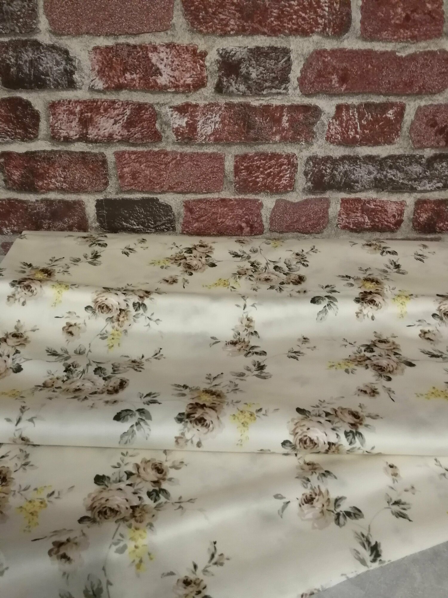 фото Ткань Сатин Люкс мерсеризованный Турция Розы на бежевом фоне 100% хлопок. 100х240см