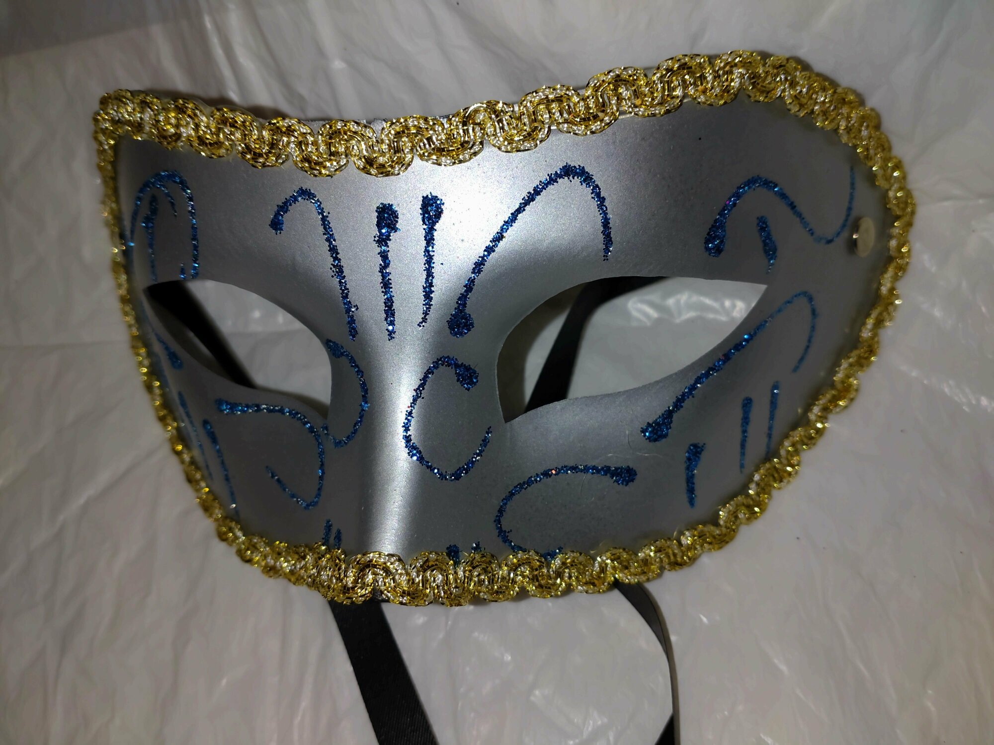 Карнавальная венецианская маска с кружевами . Серебро с синим .