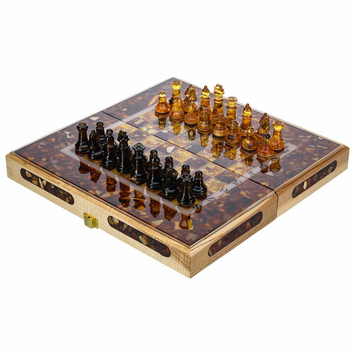 Шахматы с инкрустацией и фигурами из янтаря 32х32 см шахматы в шкатулке с инкрустацией из янтаря и янтарными фигурами