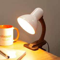 Настольный светильник Е27 GLANZEN DL-0001-40-C-white с основанием белый / настольная лампа для школьника, для дома, освещение в спальню, детскую, прихожую