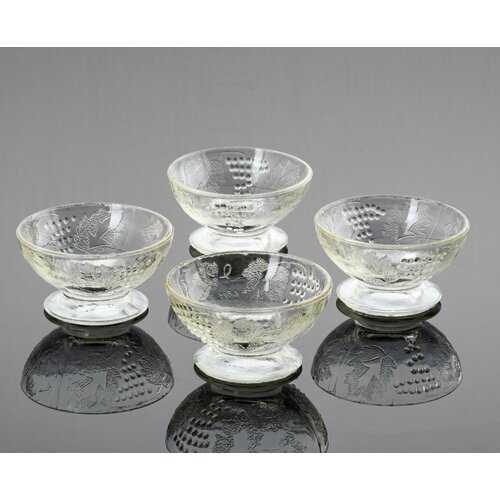 Набор из четырёх креманок с декором в виде виноградных лоз стекло пресс СССР 3250₽