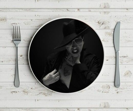 Тарелка Marilyn Manson, Мэрилин Мэнсон №12