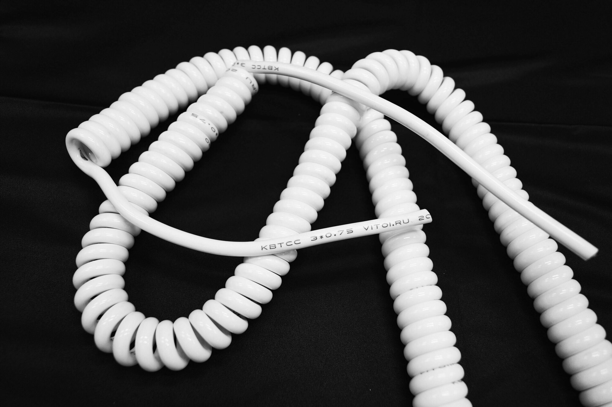 Спиральный кабель полиуретановый 3х0.75/500-2000мм белый