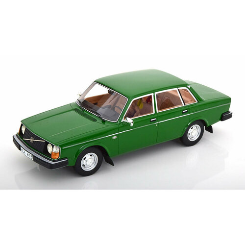 Volvo 244DL saloon 1975 green