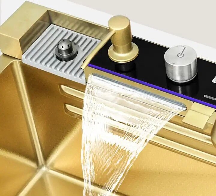 Золотая кухонная мойка водопад с цифровой панелью "летящий дождь" - фотография № 8