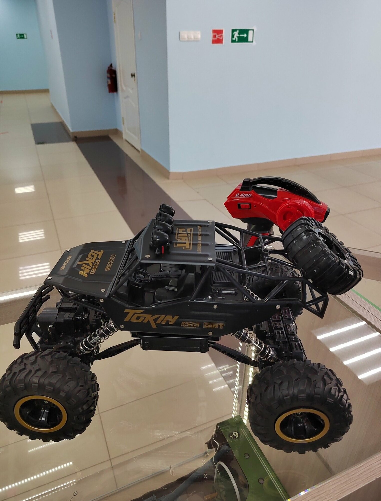 Машина на пульте управления rc автомобиль 1:12 4WD 35 см