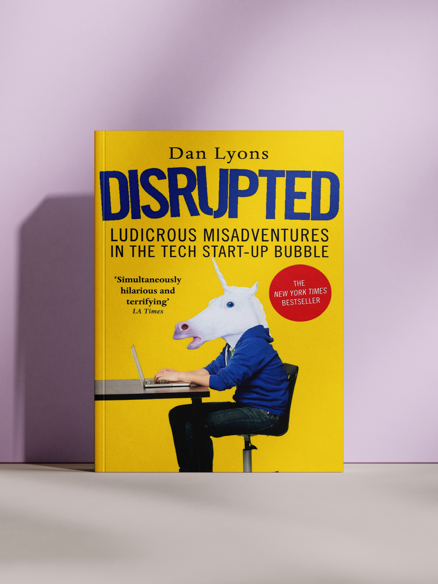 Книга Дэна Лайонса «Disrupted» — это сатирический и откровенный взгляд на культуру Кремниевой долины и стартапов.