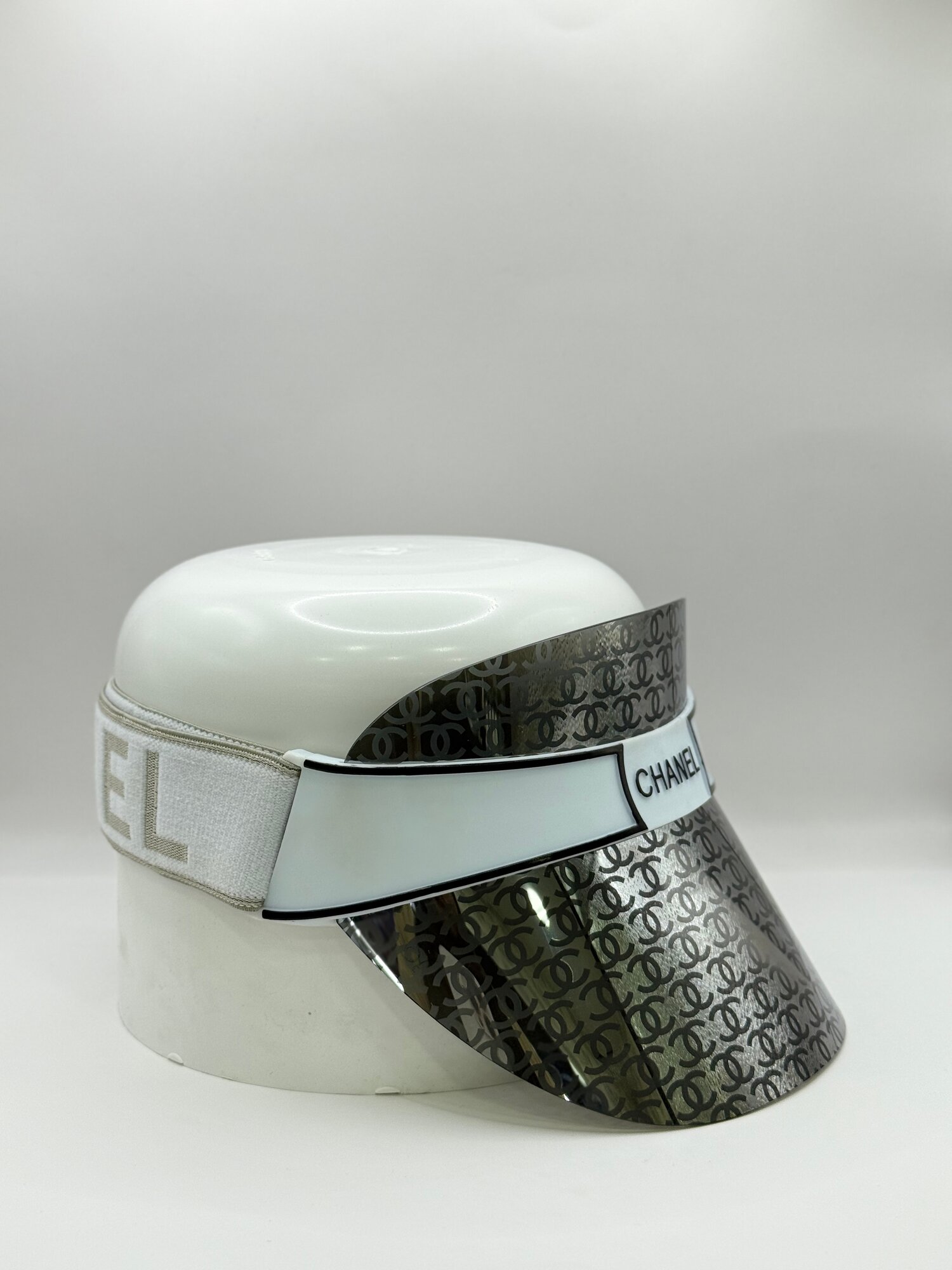 Кепка Chanel козырек для женщин, размер 58 ( универсальный ), 000 белый — фото 1