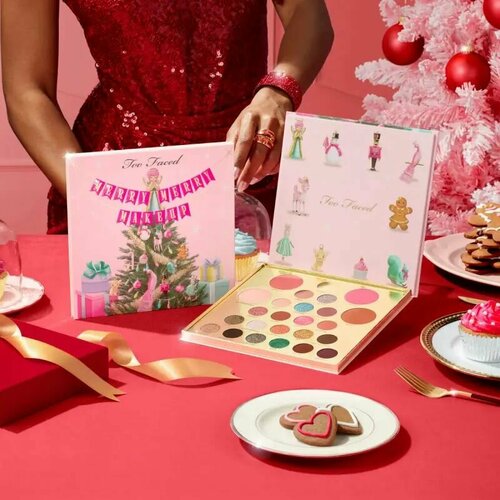 Too Faced Палетка теней Merry Merry Makeup Eyeshadow Palette