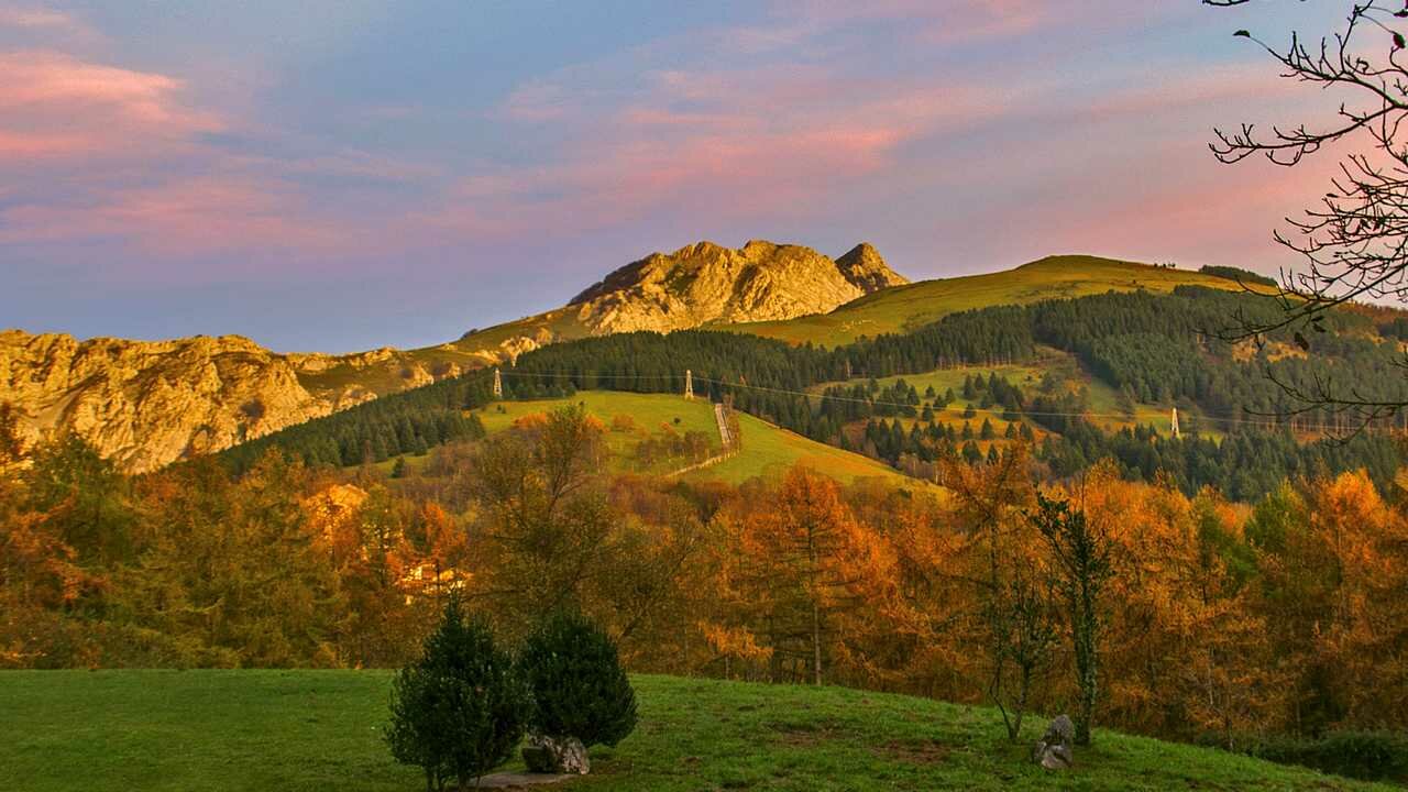 Картина на холсте 60x110 Альянс Лес "Hills mountains power line" на подрамнике / интерьер/ декор