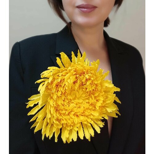 фото Брошь брошь-цветок хризантема, ручная работа, желтый нет бренда