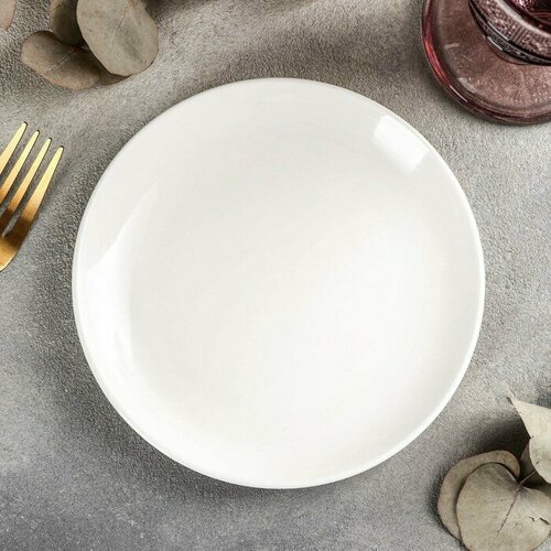 Тарелка фарфоровая пирожковая с утолщённым краем Wilmaх Olivia Pro, d 15 см, цвет белый