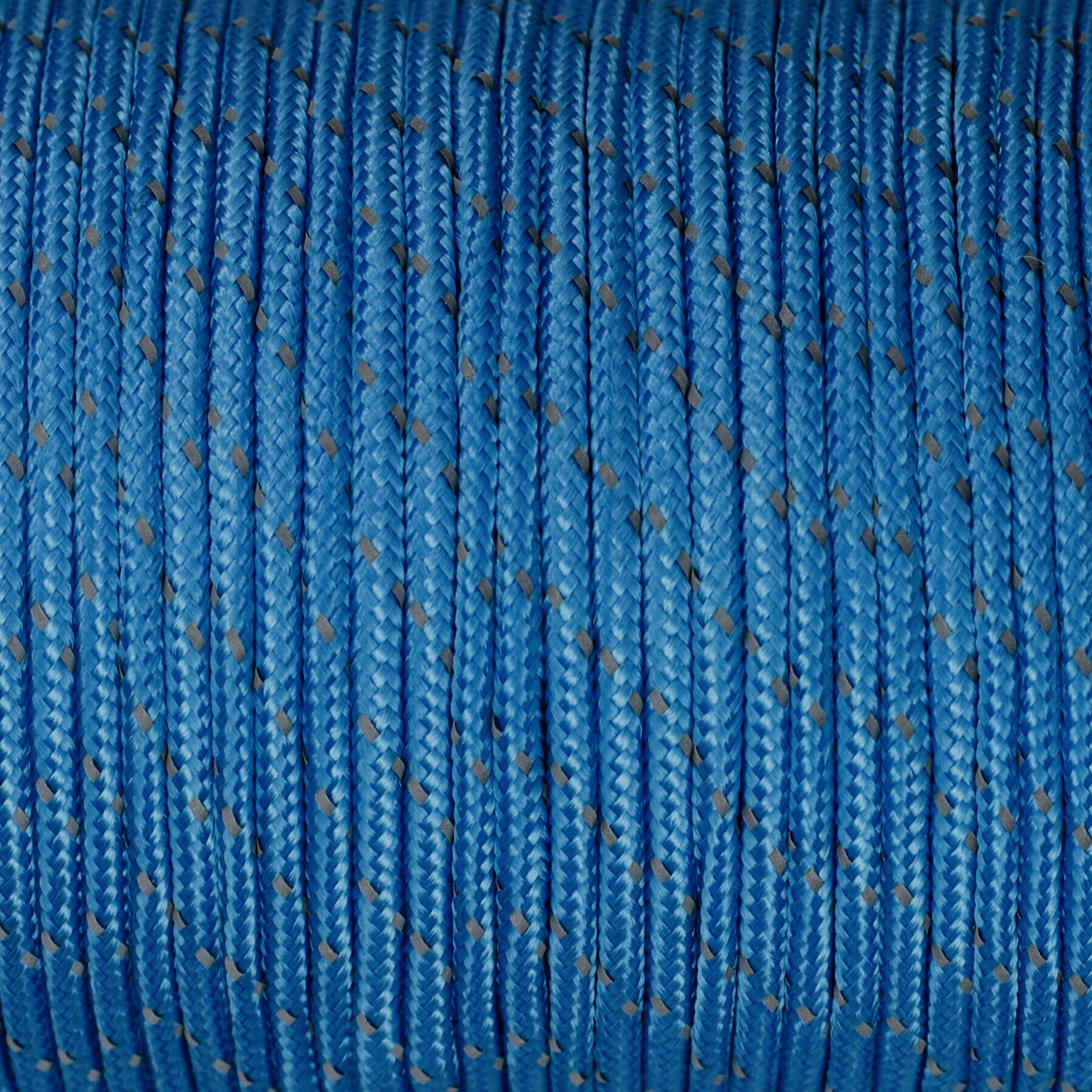 фото Светоотражающий шнур (светящаяся веревка, оттяжки для палатки) синий (3.5мм, 20м)