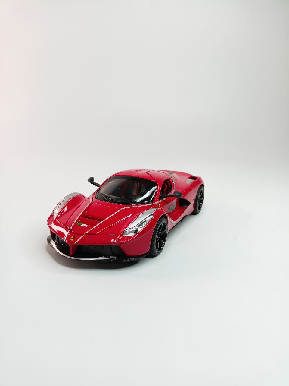 Коллекционная машинка игрушка металлическая Ferrari Laferrari для мальчиков масштабная модель 1:24 красно-черный