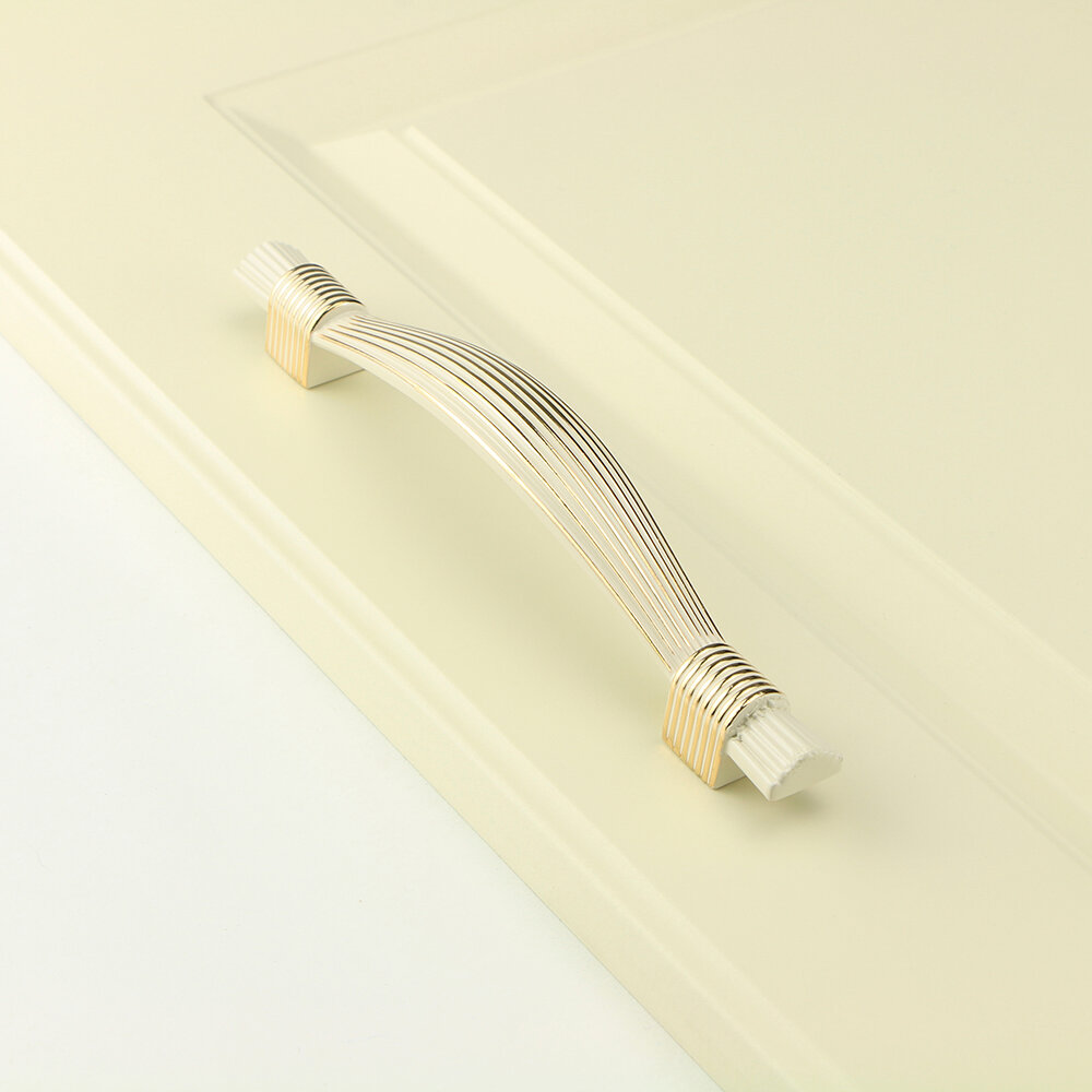 Ручка-рейлинг мебельная JET 194 C=96 мм белая глянцевая с золотом - фотография № 6