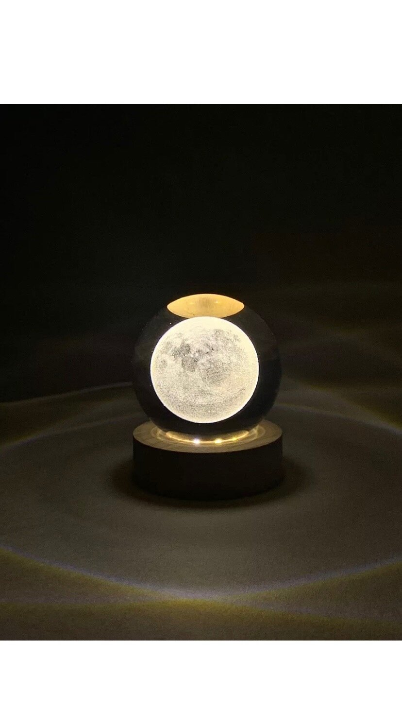 Ночник светодиодный стеклянный настольный шар Луна от сети - фотография № 7