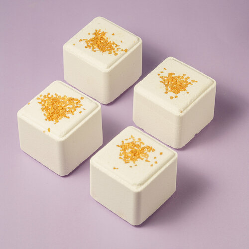 Бомбочки для ванны Куб с молочным эффектом, золотой солью и ароматом 