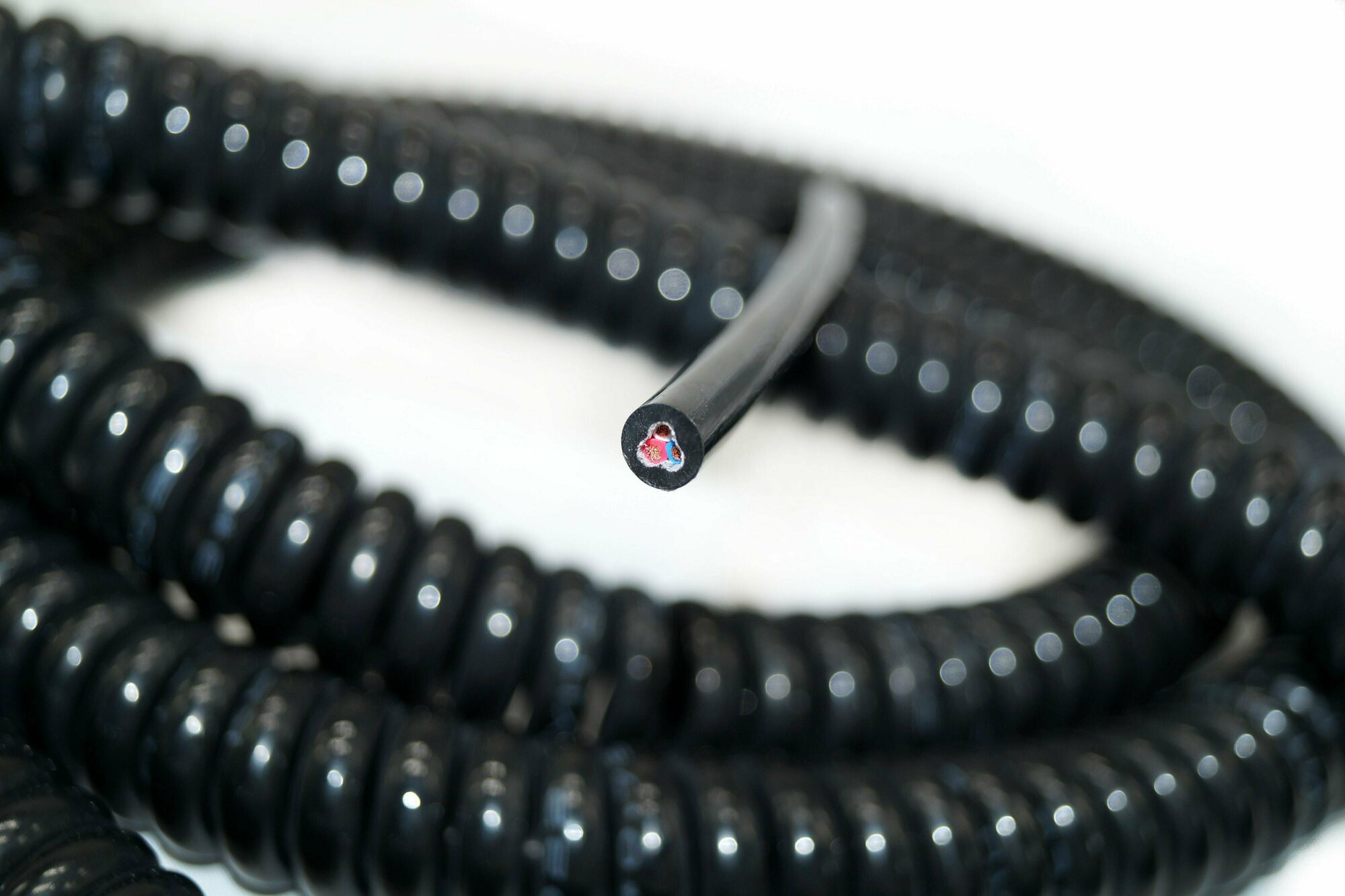 Спиральный кабель полиуретановый 3х1/500-2000мм черный
