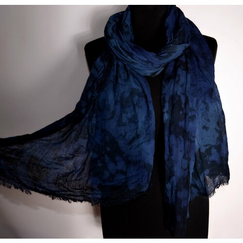 фото Шарф ,198х80 см, универсальный, черный, синий летящий шёлк