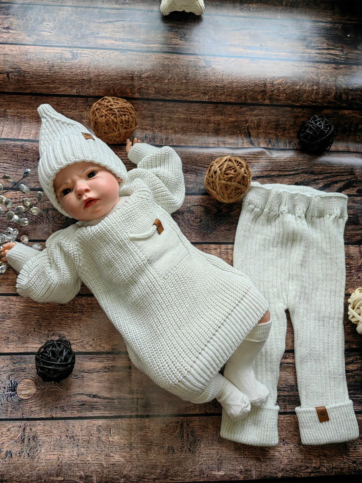 Вязанный комплект одежды для малыша 
