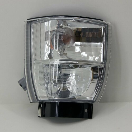 Габарит NISSAN ATLAS F23 1992-2007 г белый хрустальный правый вид 1 OOTOKO 2095₽