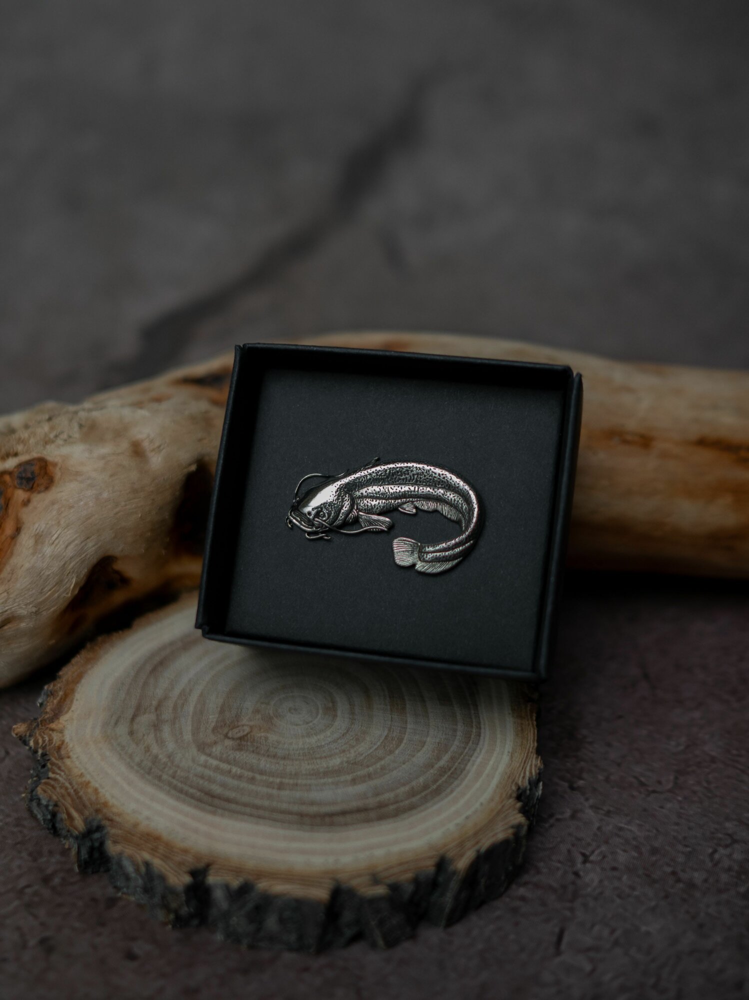 Значок ReD, 1 шт., серебряный — фото 1