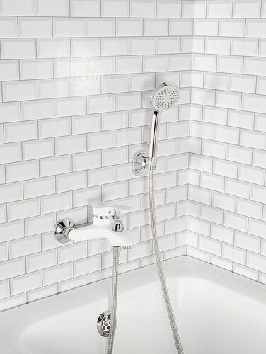 Изображение товара Смеситель Potato P3001-7, белый, вертикальный монтаж, длина излива 169мм