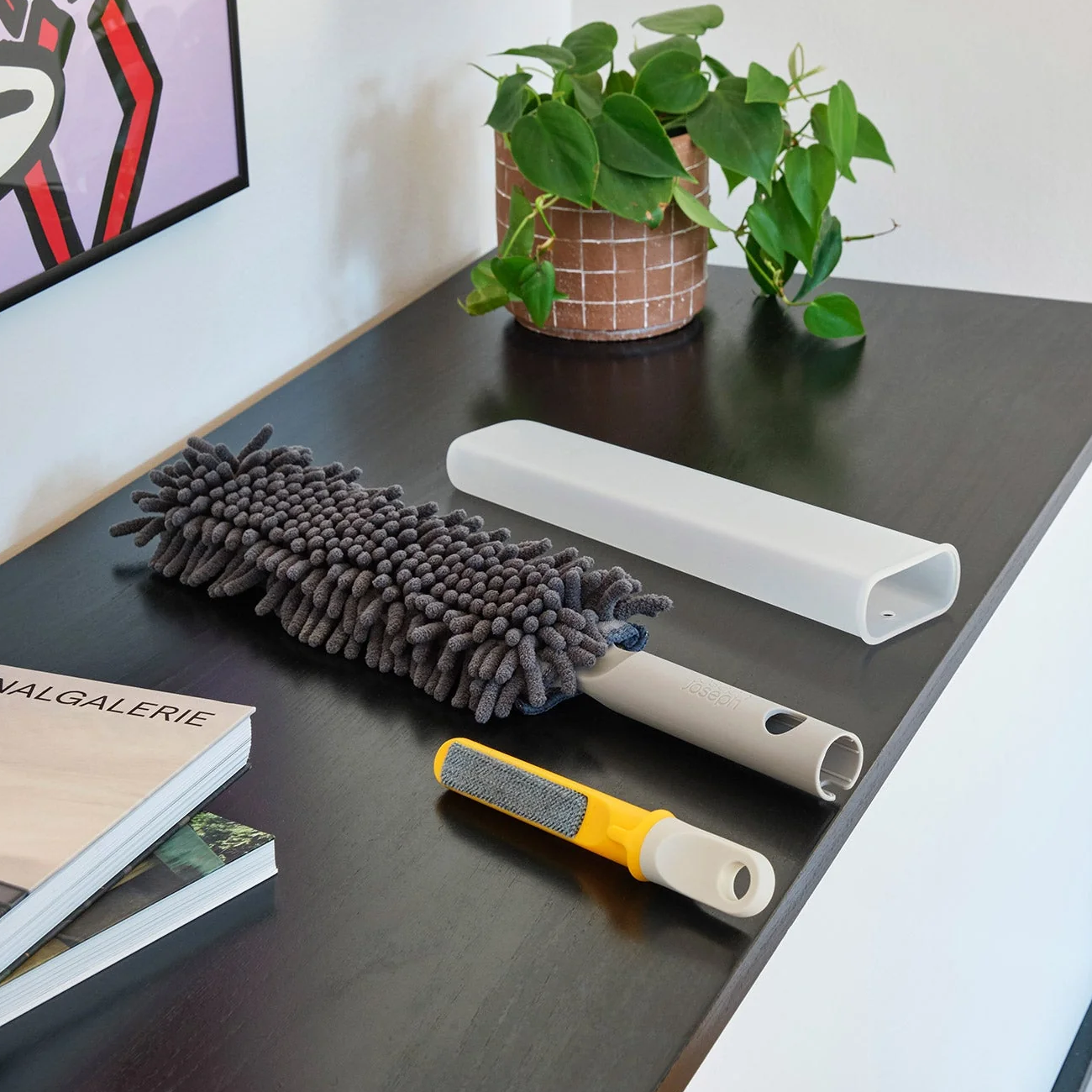 Щетка для уборки пыли Joseph Joseph CleanTech 3-в-1 с защитным чехлом