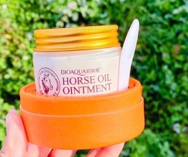 Крем Horse Oil Ointment Увлажняющий крем для лица с лошадиным маслом, 70 мл