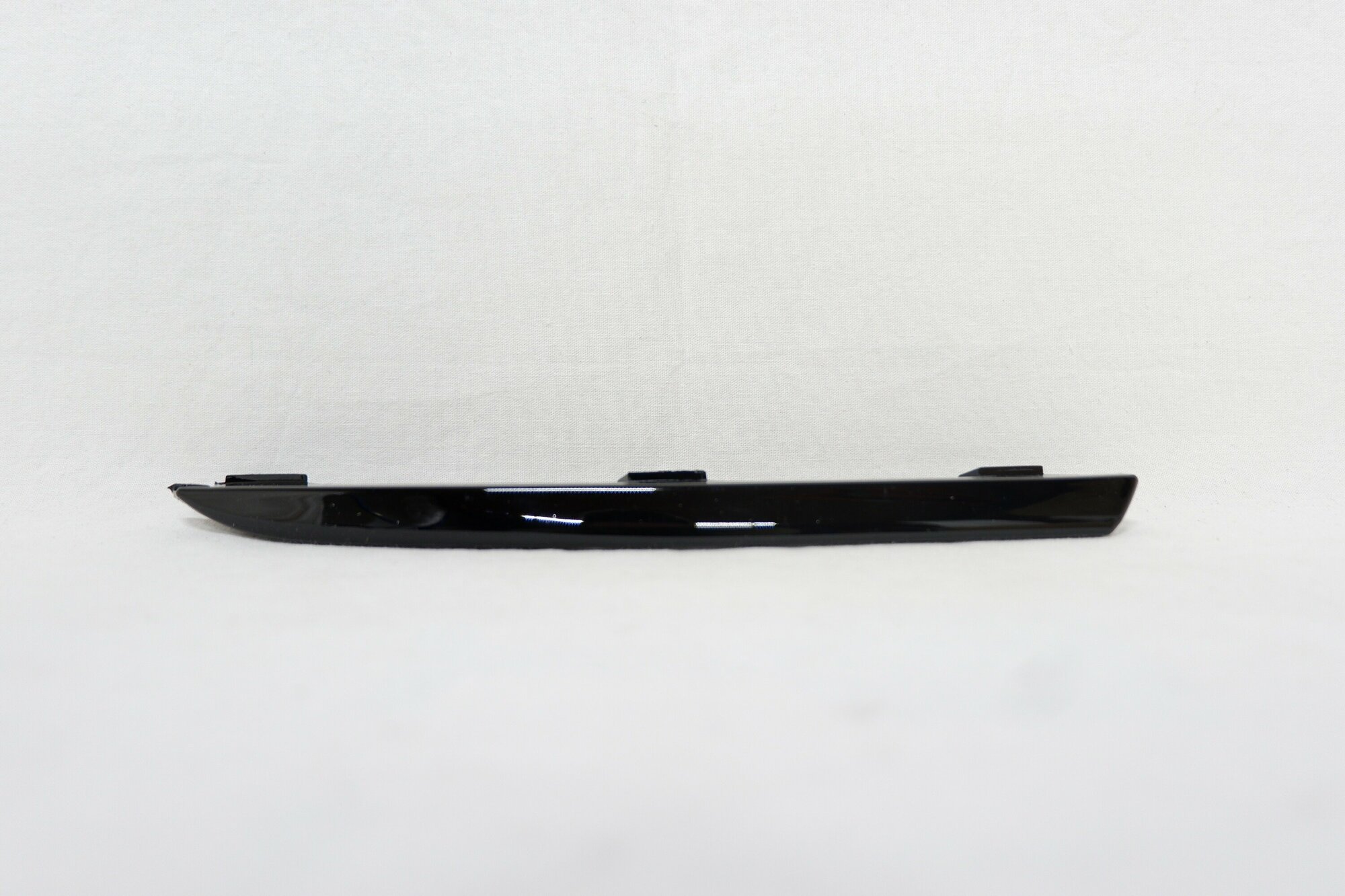 Накладка бампера Пол Седан Молдинг заднего бампера левый VW Polo Sedan (2015-2020) Черный 6RF853841