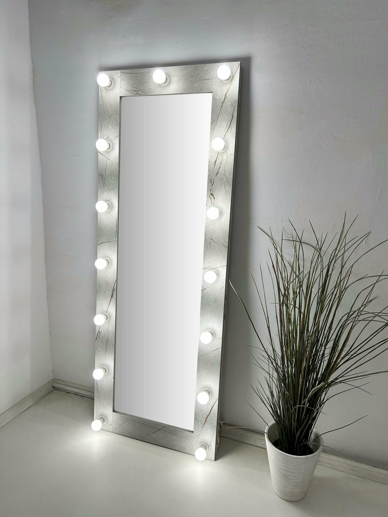 Гримерное зеркало с лампочками BeautyUp 160/60 цвет "Герион" - фотография № 1