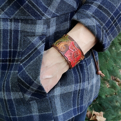 фото Браслет кожаный ручной работы "с маками" хельга шванцхен leatherca