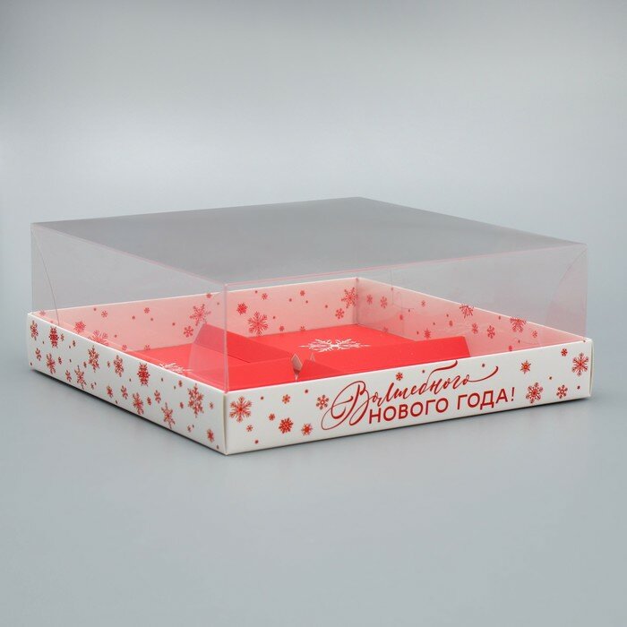 Коробка для для мусовых пирожных «Волшебного Нового года» 17.8 х17.8 х 6.5 см