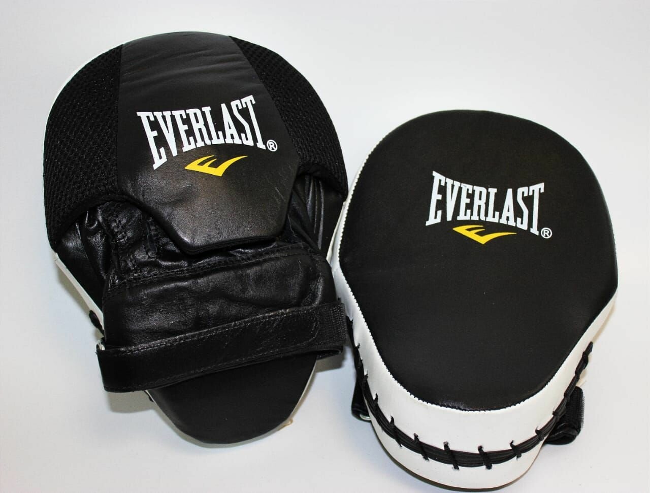 Лапа боксерская для отработки ударов, изогнутая для тренировок Everlast