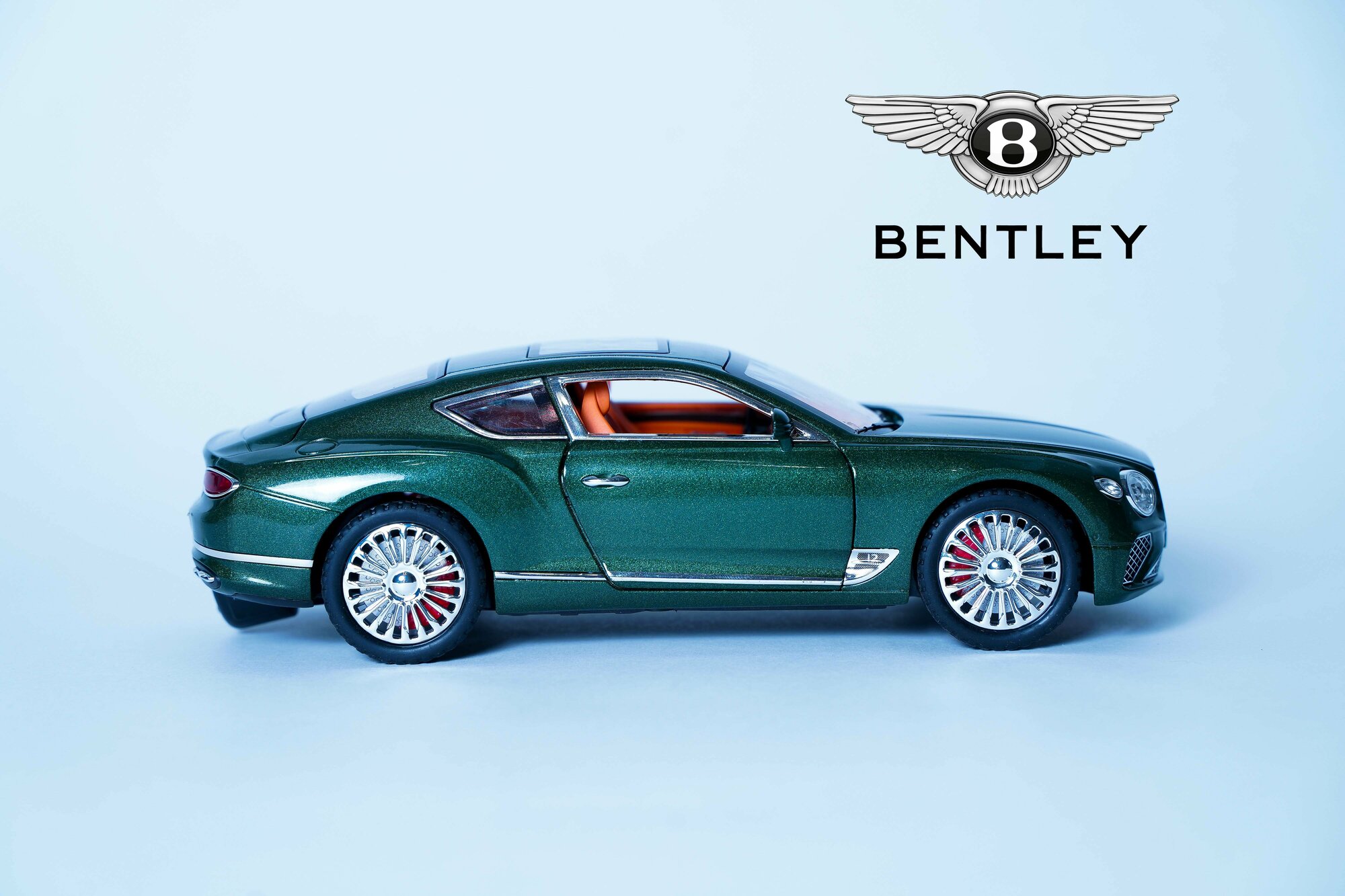 Коллекционная машинка игрушка металлическая BENTLEY CONTINENTAL GT с дымом в масштабе 1:24 цвет зеленый