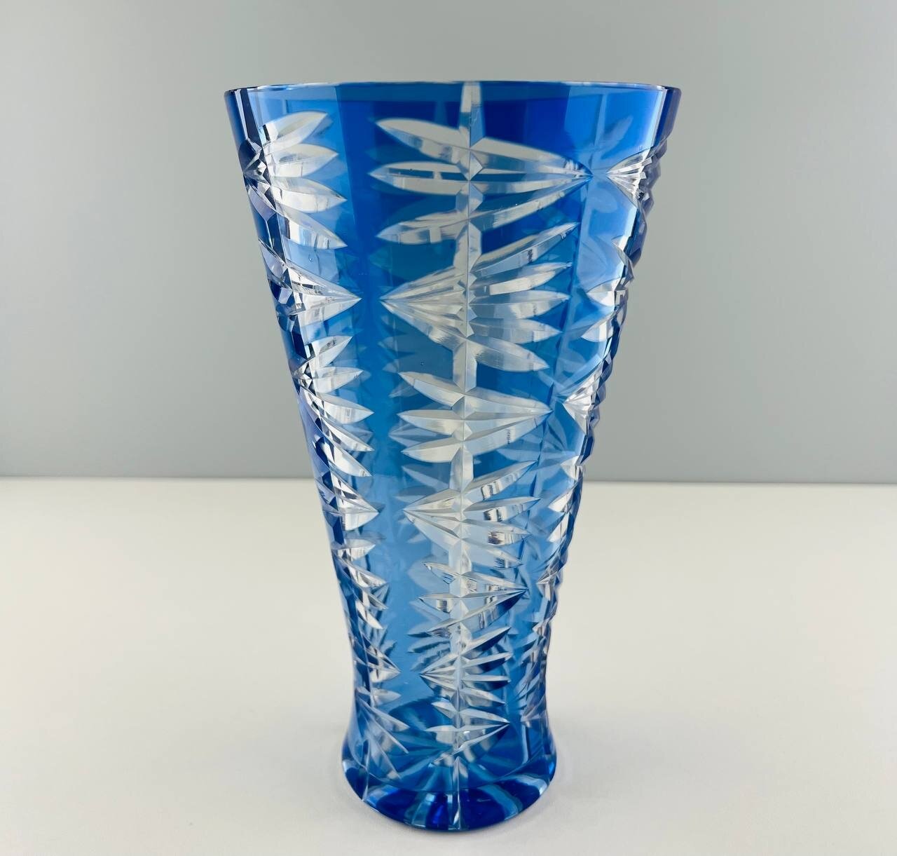 фото Винтажная ваза "Синее изящество". Хрусталь. Чехословакия, 1970-е.