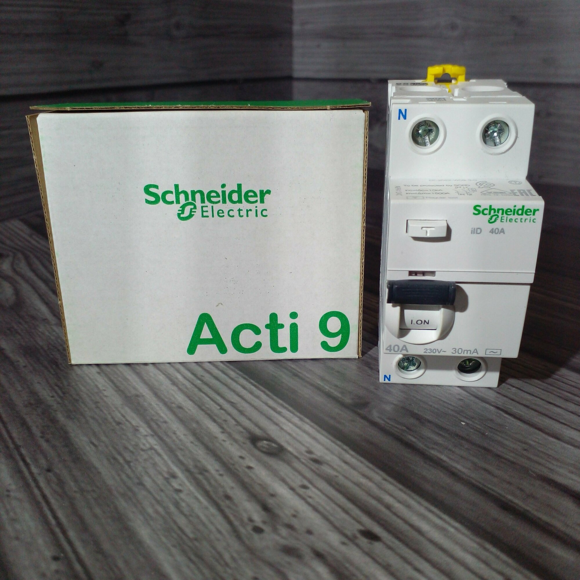 Acti 9 A9R41240 Выключатель дифференциального тока двухполюсный 40А 30мА (тип AC) Schneider Electric - фото №5